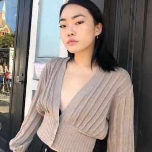 Aritzia Thais Cardigan Cropped deep-V cardigan